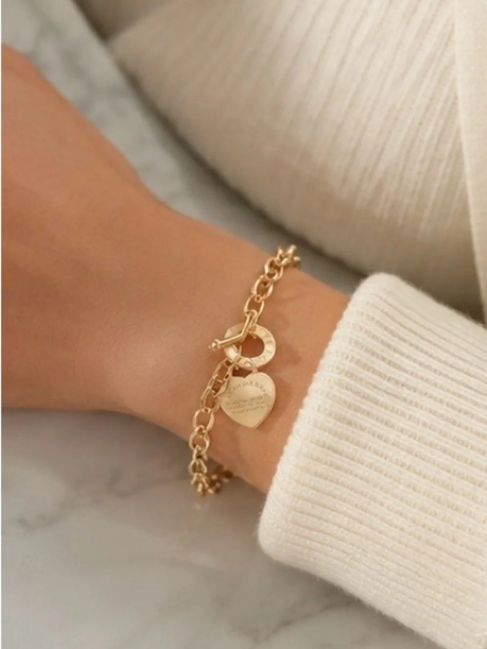 Faithful Heart Toggle Bracelet in 18K Gold